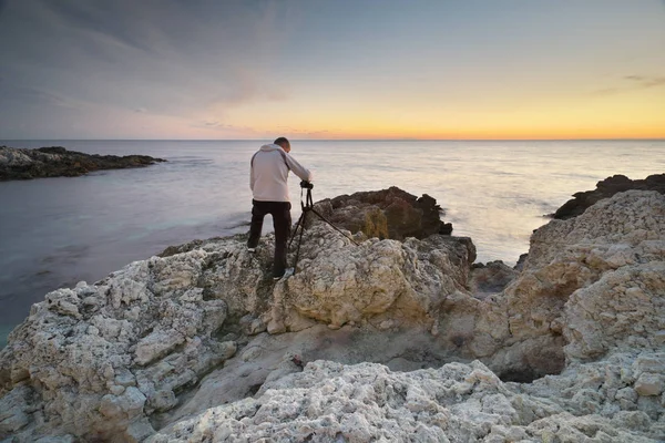 Fotograf Bei Der Arbeit Auf Dem Meer — Stockfoto