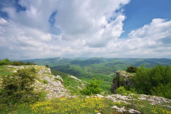 Berg natuur lente landschap — Stockfoto