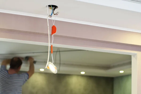 Repair of ceiling lamp. — Stock Photo, Image