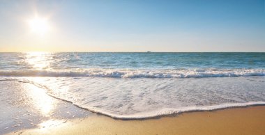 Gün batımında kumsalda. Doğa bileşimi.