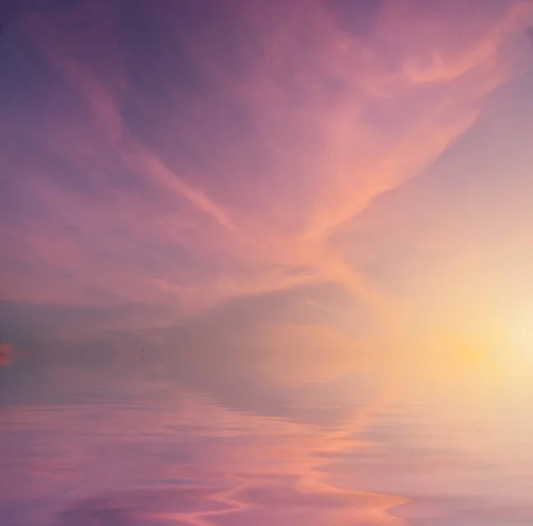 日没時の紫色の空の背景 — ストック写真