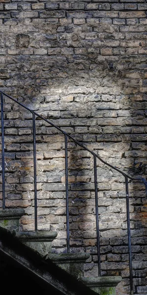 Vilnius Altstadt Licht Und Schatten Mittelalterliche Mauer Und Treppe — Stockfoto