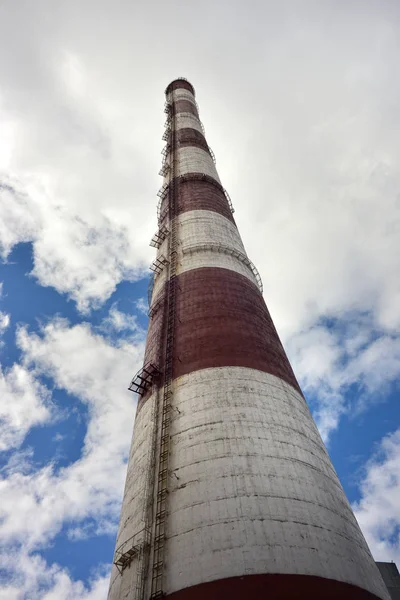 Tubo de funcionamiento de la planta de energía térmica de alta resolución foto —  Fotos de Stock