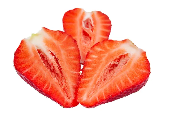 Gehalveerde Aardbeien Geïsoleerd Witte Achtergrond — Stockfoto