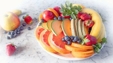 Taze karışık meyve tabağı, sağlıklı gıda kavramı