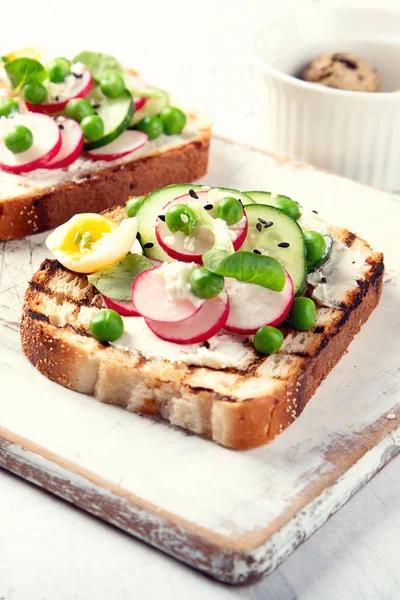 Tostadas Primavera Saludables Concepto Desayuno Saludable — Foto de Stock