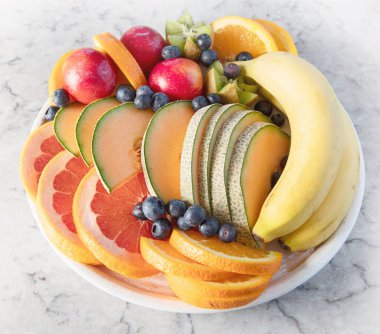 Taze karışık meyve tabağı, sağlıklı gıda kavramı