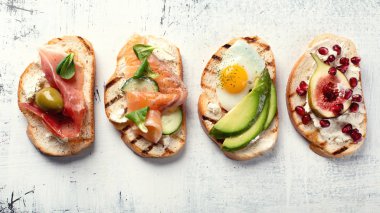 Küçük sandviç ayarla. İtalyan bruschetta veya İspanyolca tapas 