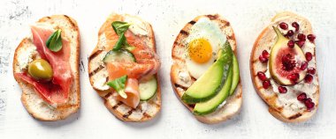 Küçük sandviç ayarla. İtalyan bruschetta veya İspanyolca tapas 