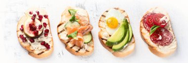 Küçük sandviç ayarla. İtalyan bruschetta veya İspanyolca tapas 