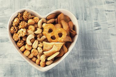 Aperatifler kase. Sağlıksız beslenme kavramı. Üstten görünüm