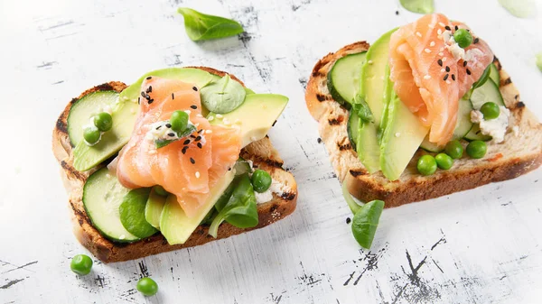 Toasts Avocado Cucumbers Salmon Healthy Eating — Stock Photo, Image