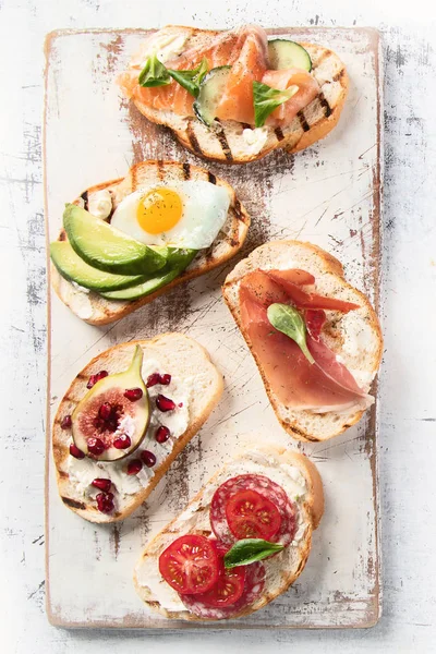 Sandwiches Set Vorhanden Italienische Bruschetta Oder Spanische Tapas — Stockfoto