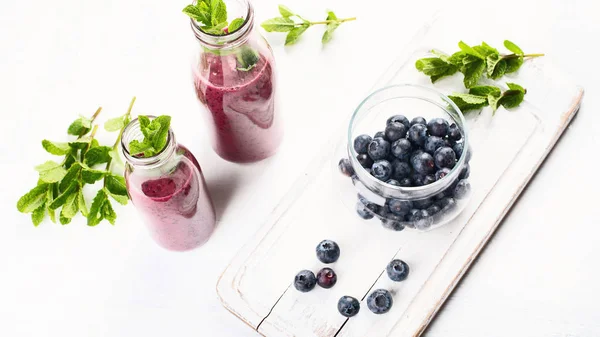 Smoothie Aux Bleuets Frais Pour Petit Déjeuner Sain — Photo