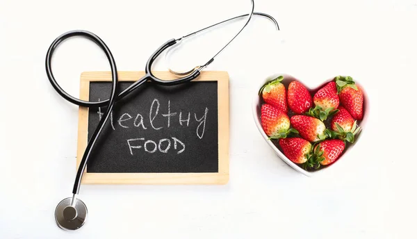 Frische Erdbeere Herzförmiger Schale Konzept Für Gesunde Ernährung Ansicht Von — Stockfoto