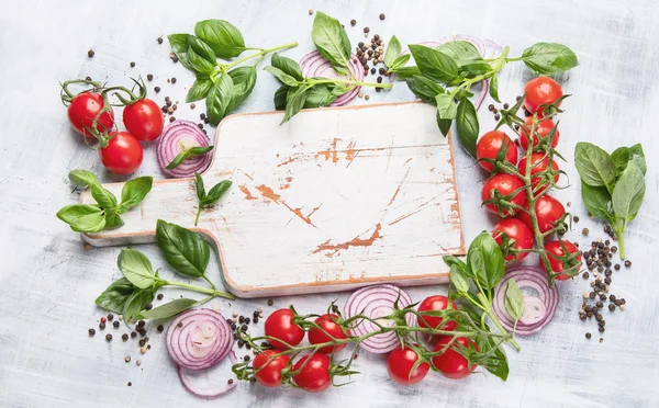 Taze sebze ve otlar. Sağlıklı gıda arka plan. Üstten görünüm 