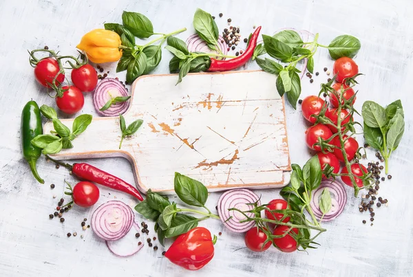 Taze sebze ve otlar. Sağlıklı gıda arka plan. Üstten görünüm 