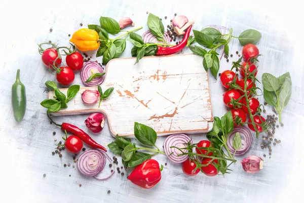 Taze sebze ve otlar. Sağlıklı gıda arka plan. Üstten görünüm 