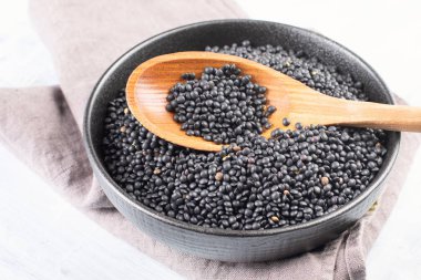 Siyah havyar mercimek tohumları. Üstten görünüm