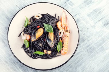 Deniz ürünleri ile İtalyan makarna. Spagetti Vongole