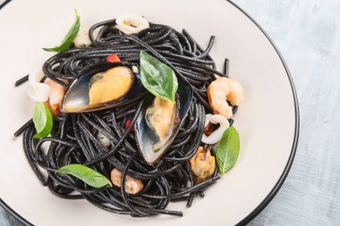 Deniz ürünleri ile İtalyan makarna. Spagetti Vongole