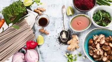 Asya gıda arka plan. Asya Vejetaryen yemek malzemeler. Üstten görünüm