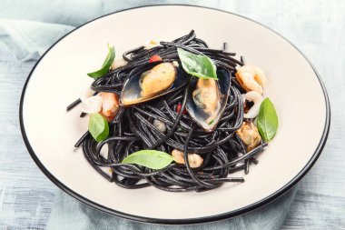 Deniz ürünleri ile İtalyan makarna. Spagetti Vongole