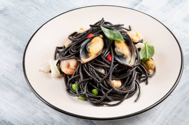 Deniz mahsullü siyah makarna.. 