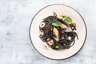 Deniz ürünleri ile İtalyan makarna. Spagetti Vongole
