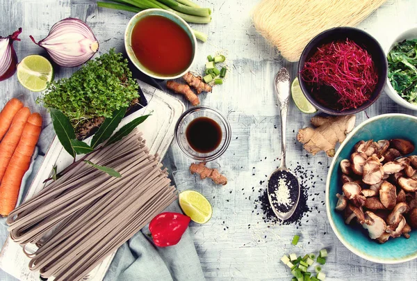 Asya gıda arka plan. Asya Vejetaryen yemek malzemeler. Üstten görünüm
