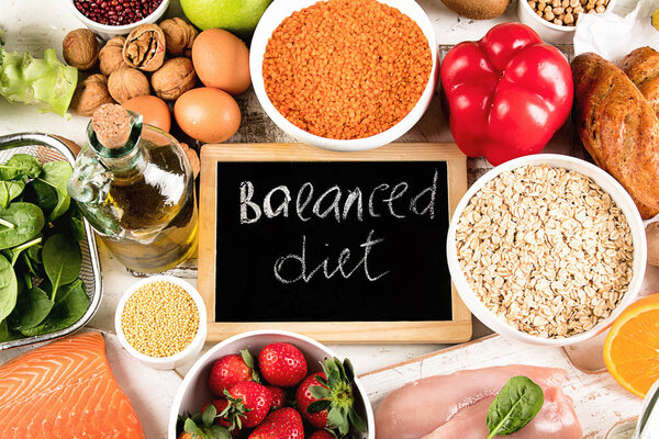 Сбалансированная диета. Концепция здорового питания. Ингредиенты для приготовления пищи.
