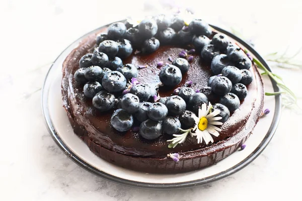 ブルーベリーとチョコレートのケーキ 甘いペストリー デザート — ストック写真
