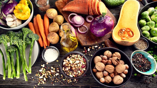 Lebensmittelzusammensetzung Aus Frischen Zutaten Für Gesundes Kochen Auf Rustikalem Holzgrund — Stockfoto