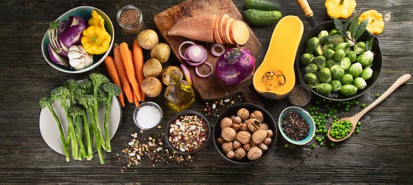 Composição Alimentos Ingredientes Frescos Para Cozinhar Saudável Fundo Madeira Rústica — Fotografia de Stock