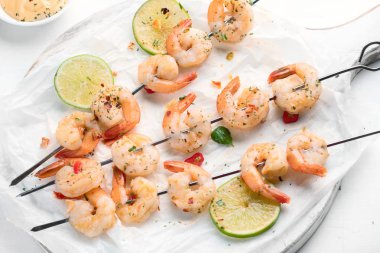 Karides Şiş şifreli. Deniz ürünleri. Sağlıklı beslenme. Üstten görünüm 