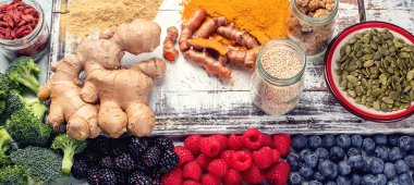 Çeşitli superfoods. Sağlıklı beslenme kavramı. Vejetaryen ve vegan gıda. 