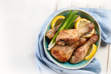 Kavrulmuş tavuk budu. Yaz glilled gıda. 