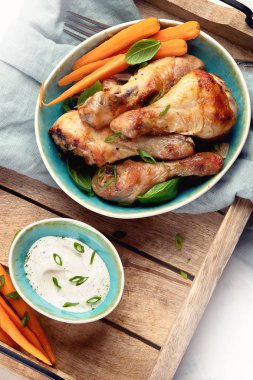 Kavrulmuş tavuk budu. Yaz glilled gıda. 