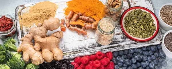 Çeşitli superfoods. Sağlıklı beslenme kavramı. Vejetaryen ve vegan gıda. 