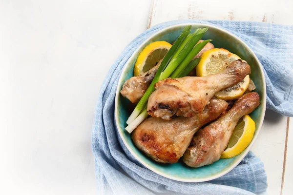 Kavrulmuş tavuk budu. Yaz glilled gıda. 