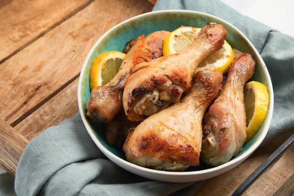 Kavrulmuş tavuk budu. Yaz glilled gıda. 