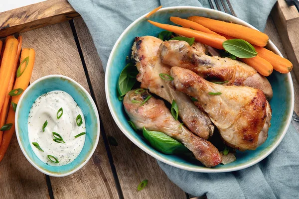 Kavrulmuş tavuk budu. Yaz glilled gıda. 