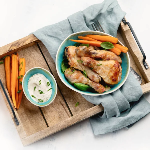 Kavrulmuş tavuk budu. Yaz glilled gıda. 