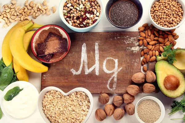 Magnezyum bakımından zengin gıdalar. Üstten görünüm. Sağlıklı beslenme
