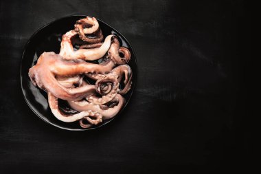 Ham ahtapot. Deniz ürünleri. Kopya alanı ile üstten görünüm