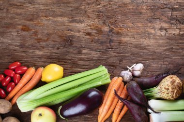 Kopya alanı ile taze yerel sebze ürün yelpazesine. Üstten görünüm. Sağlıklı beslenme.