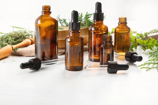 Palackok Illóolajok Gyógynövény Orvoslással Aromaterápia — Stock Fotó