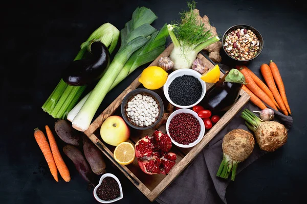 Légumes Frais Légumineuses Dans Une Boîte Bois Nourriture Biologique Ingrédients — Photo