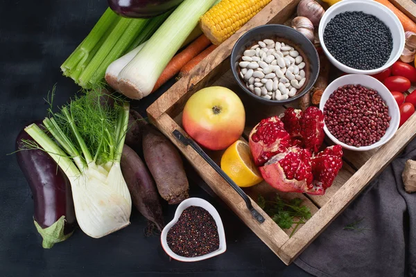 Verduras Frescas Legumbres Caja Madera Comida Ecológica Ingredientes Comida Vegana — Foto de Stock