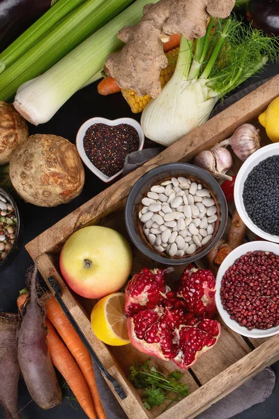 Verse Groenten Peulvruchten Houten Kist — Stockfoto